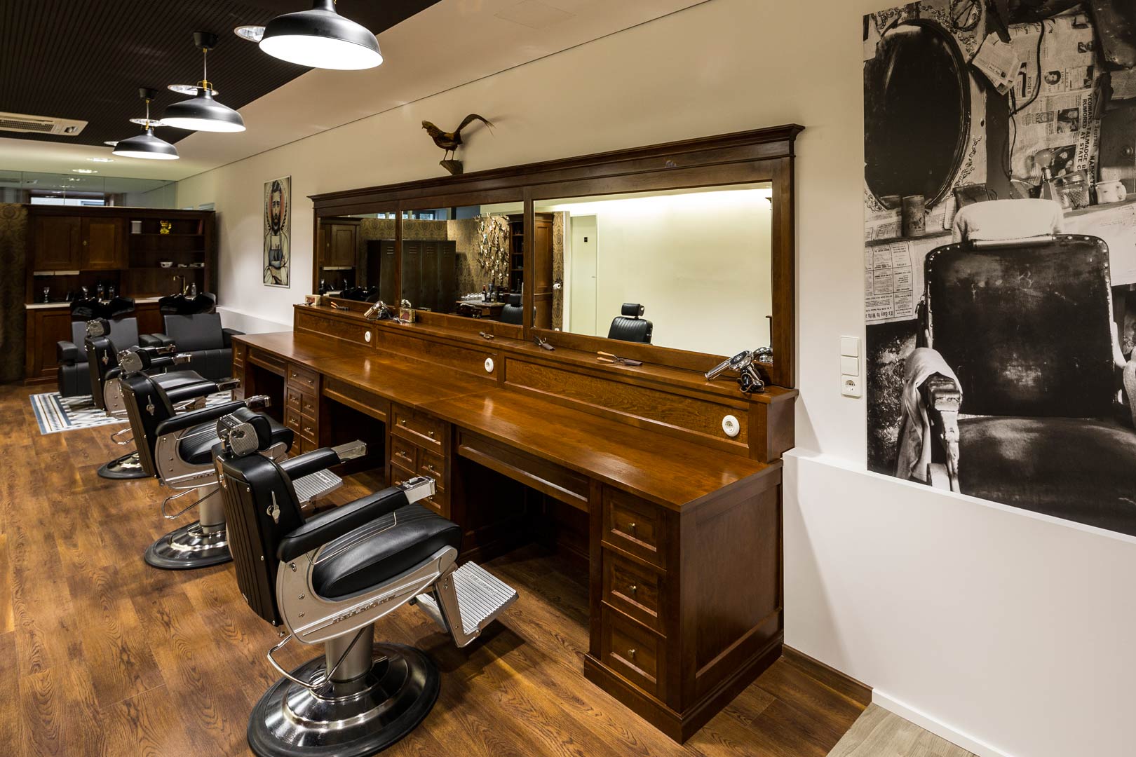 Herrenzimmer-statt-Barbershop-Haarraum8-setzt-auf-Maenner-mit-Stil-3350-1