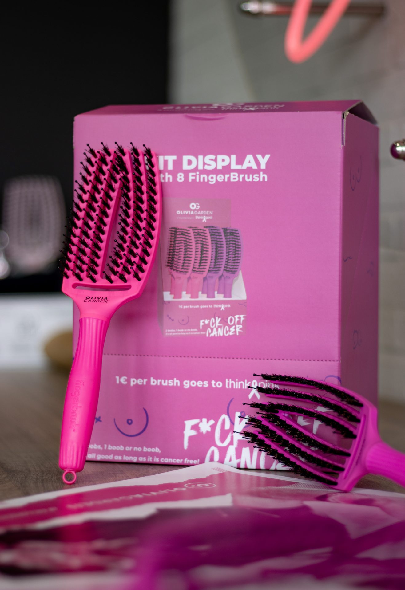 Foto SALON -- Fingerbrush Verkaufsdisplay ---- FCKOFFCANCER Olivia Garden Think Pink