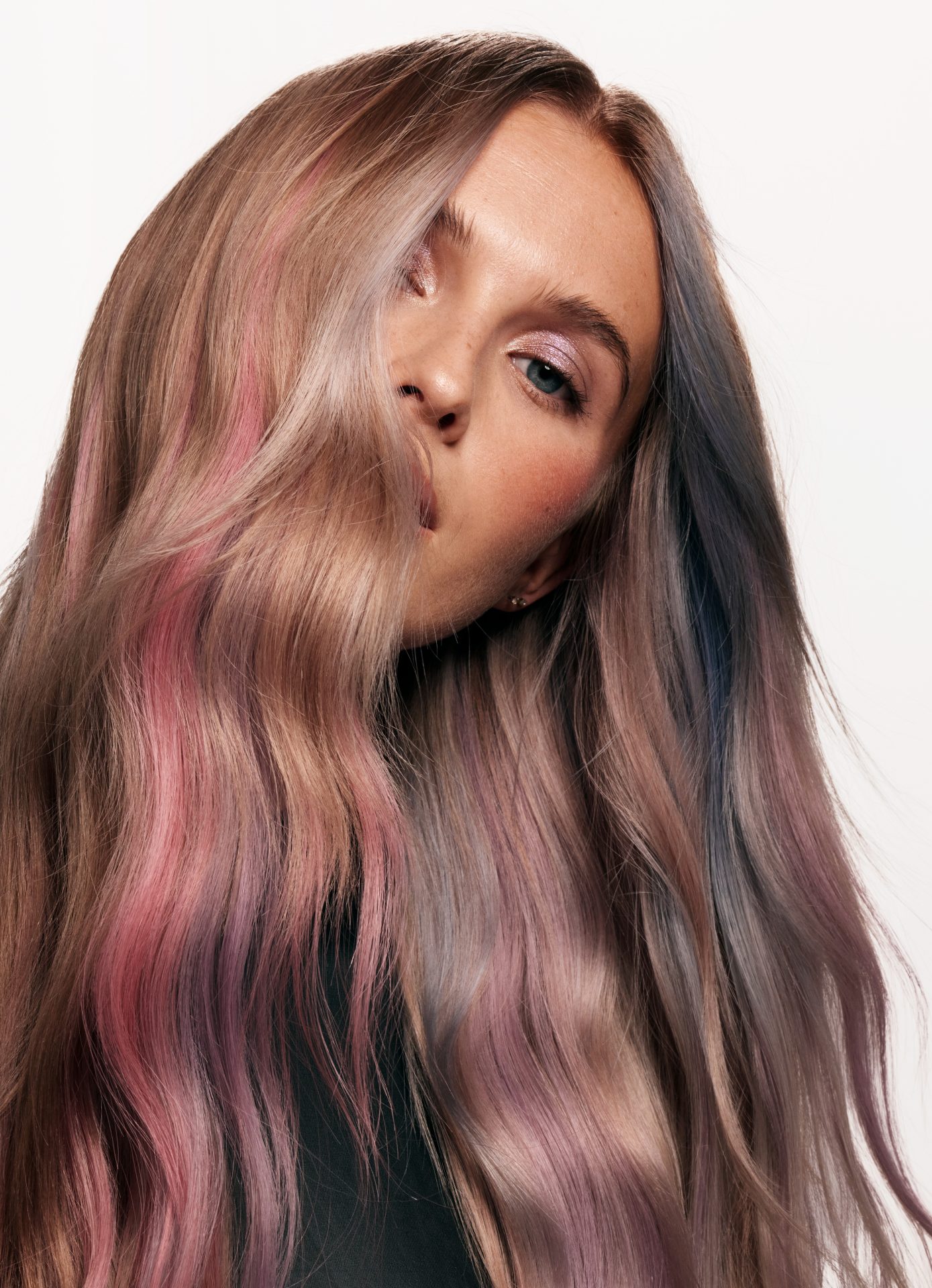 PNG-HighRes-WP-FY--H--Surreal-Color-Benefit--Elvira-RGB